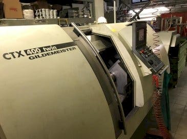 Vista frontal de la máquina Gildemeister CTX 400 Twin