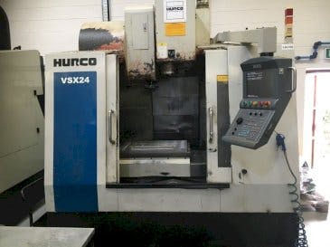 Vista frontal de la máquina Hurco VSX24