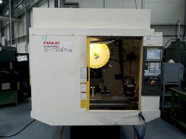 Vista frontal de la máquina FANUC Robodrill T21iFa