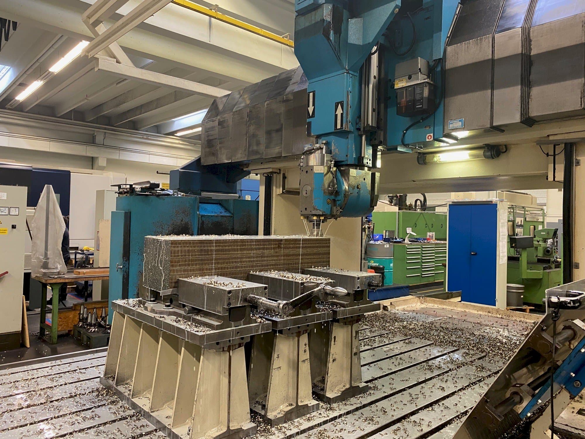 Vista frontal de la máquina Forest Line Seramill 240