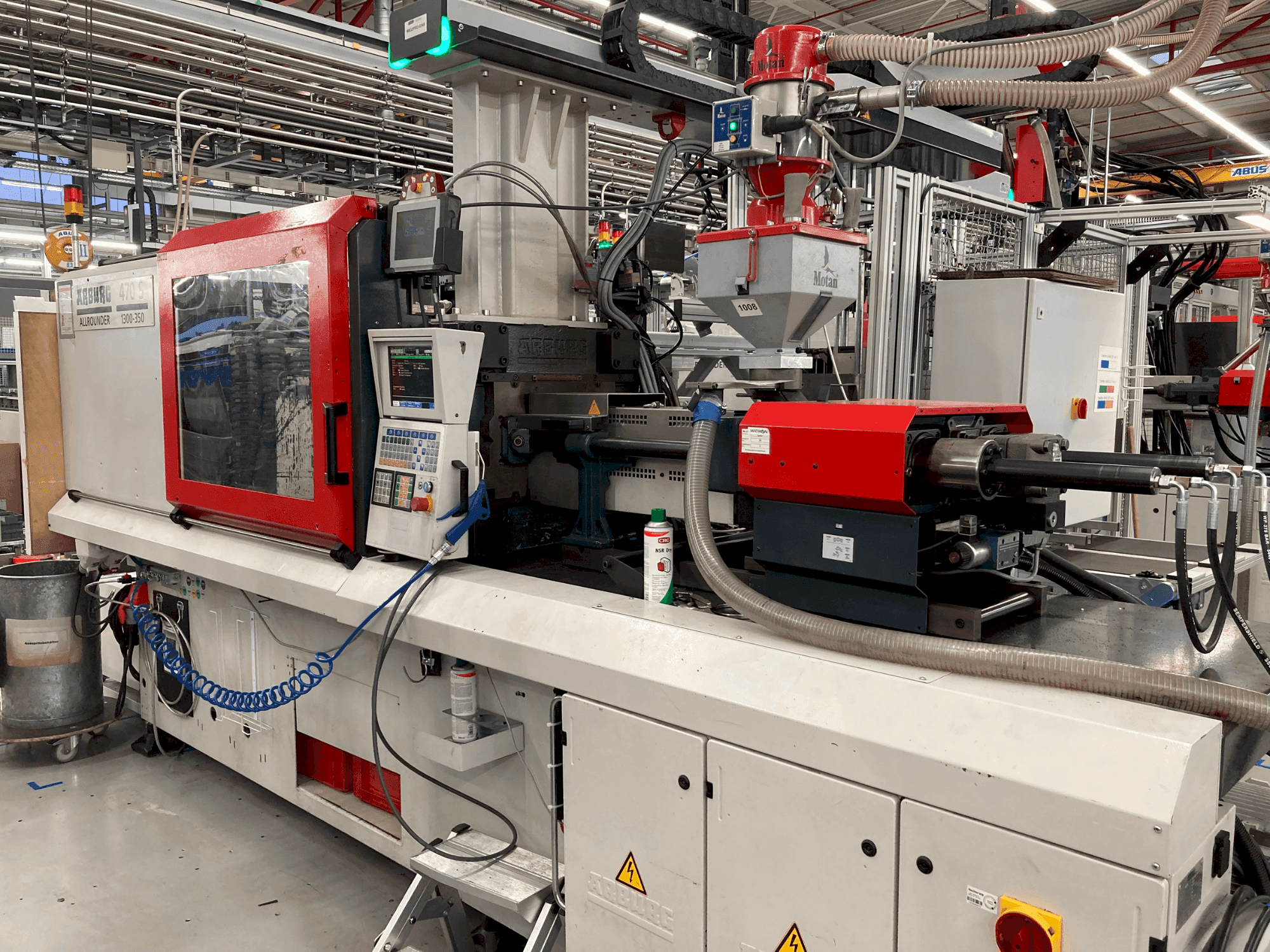 Vista frontal de la máquina Arburg Allrounder 470 S 1300-350