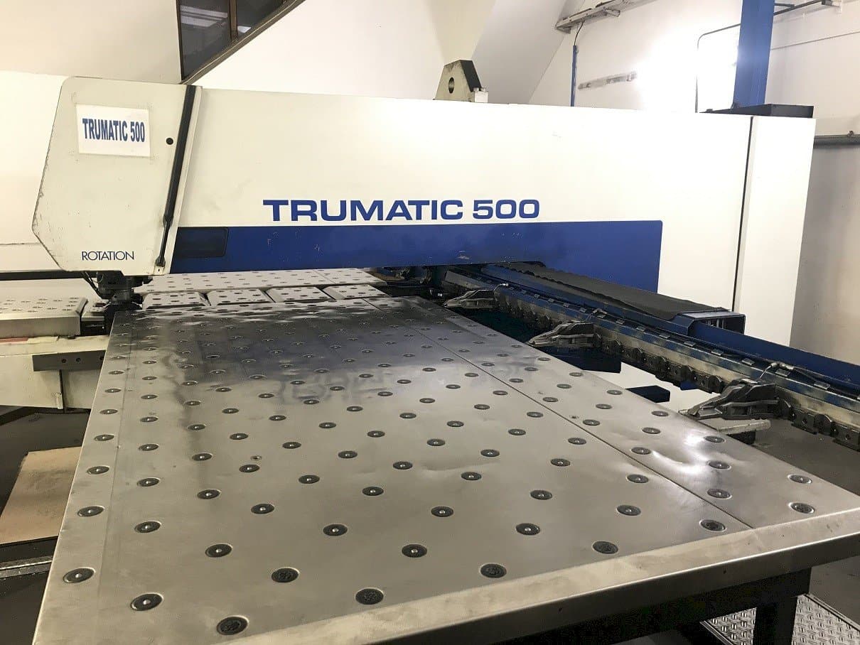 Vista frontal de la máquina Trumpf Trumatic 500R