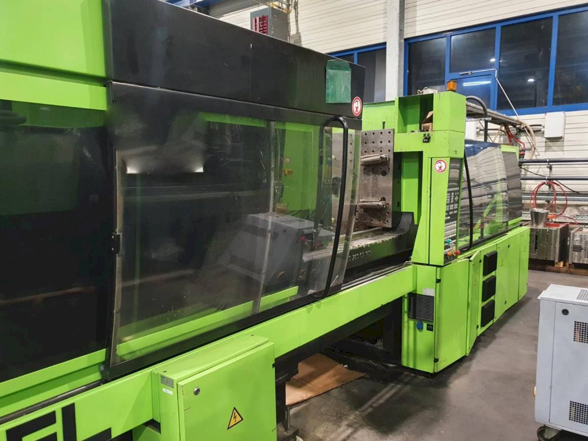 Vista frontal de la máquina ENGEL Es 1350/250 Hl