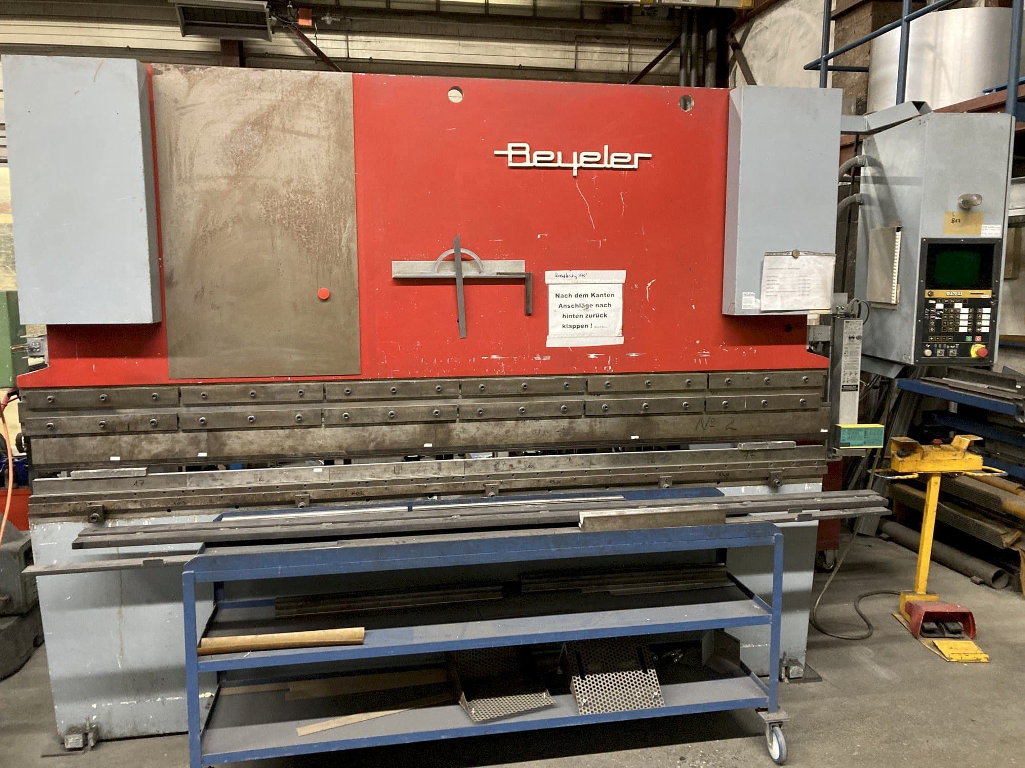 Vista frontal de la máquina BEYELER M3