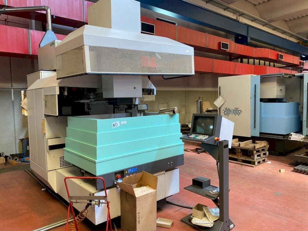 Vista frontal de la máquina AGIE AGIETRON INTEGRAL 3