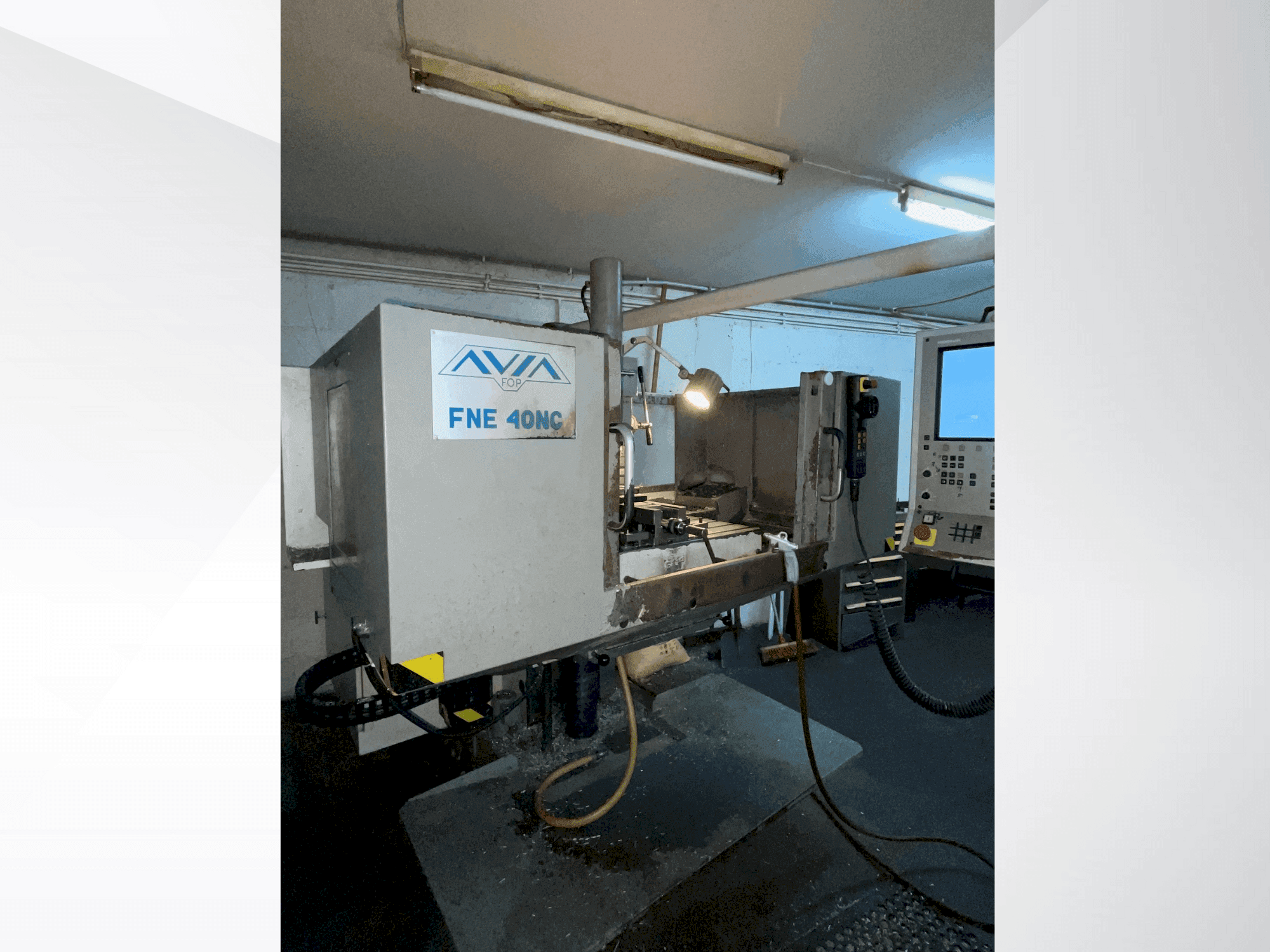 Vista frontal de la máquina Avia									 FNE 40NC