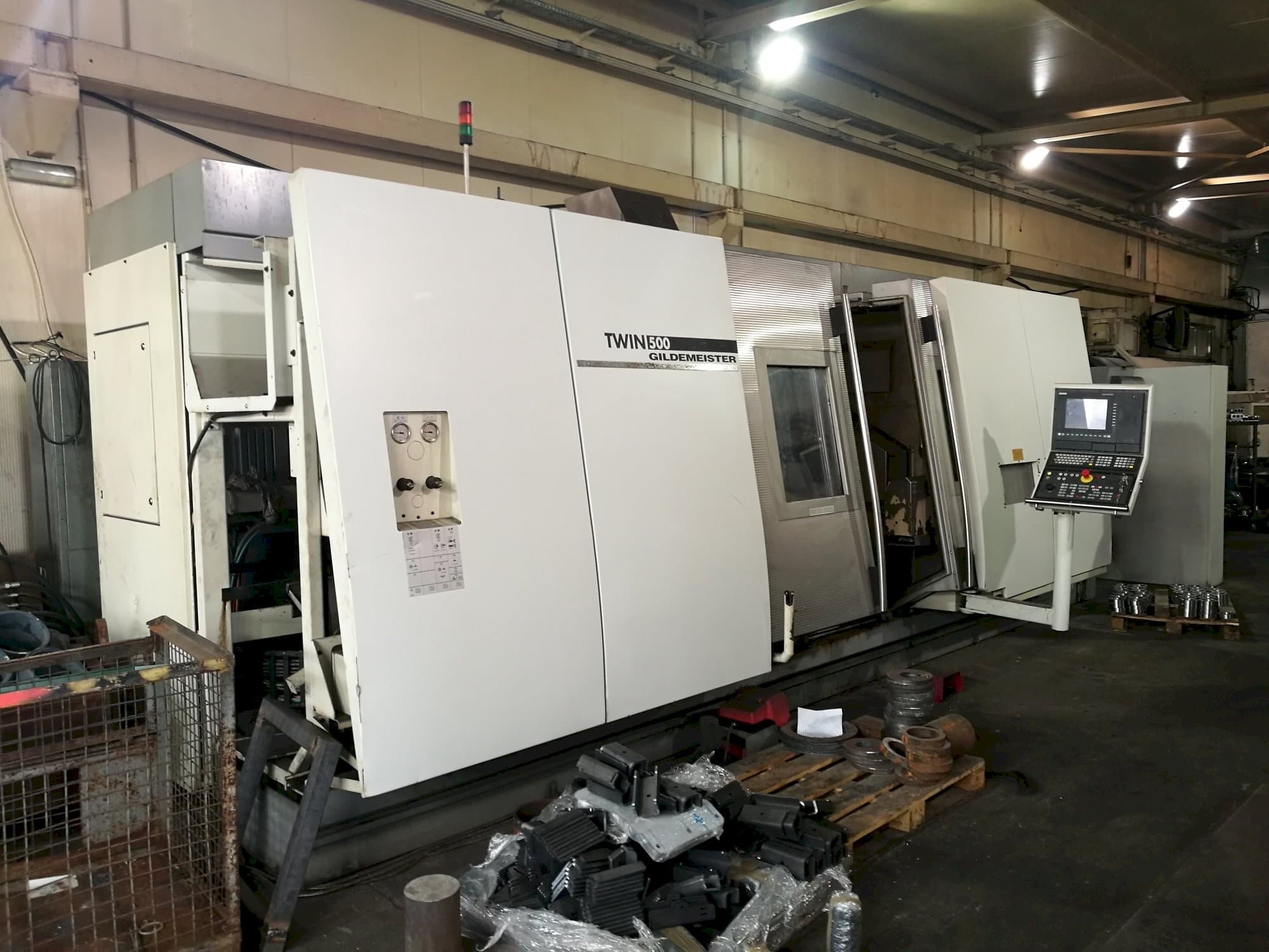 Vista frontal de la máquina Gildemeister TWIN 500