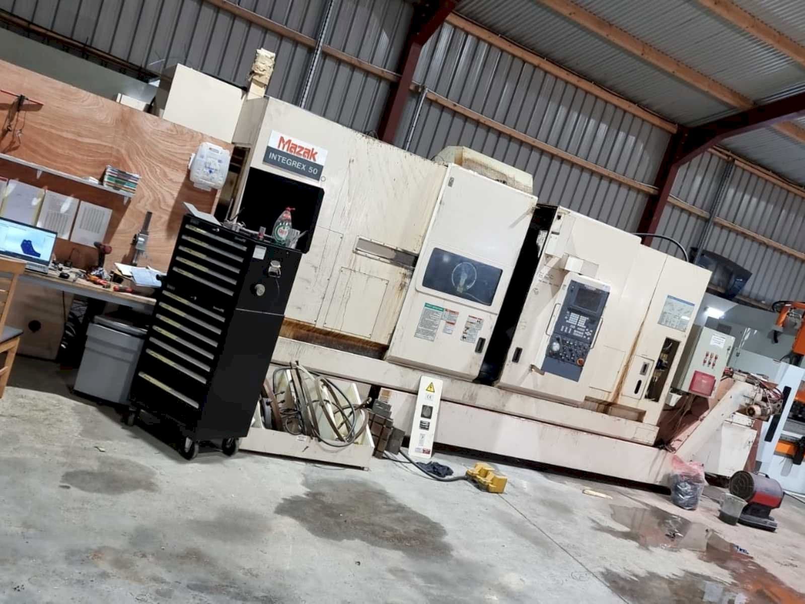 Vista frontal de la máquina Mazak Integrex 50YR-1500U