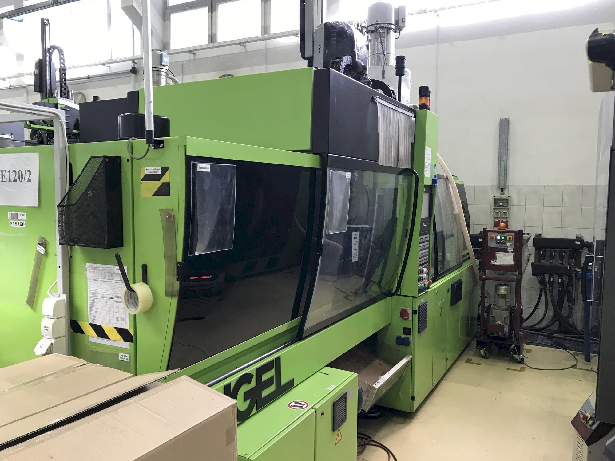 Vista frontal de la máquina ENGEL VC 500/120 Plus