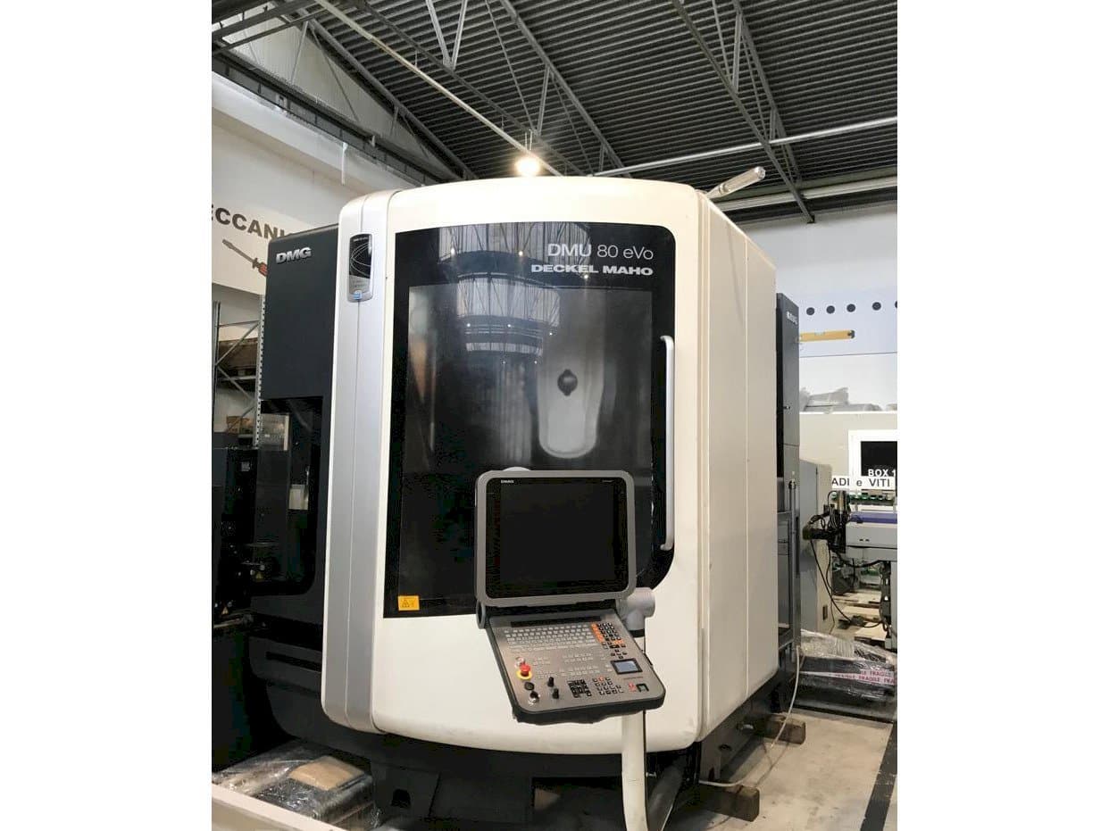 Vista frontal de la máquina DMG MORI DMU 80 EVO