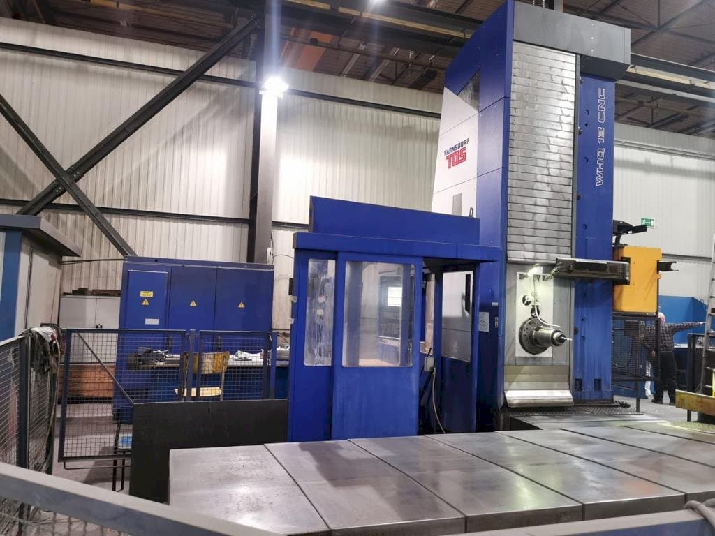 Vista frontal de la máquina TOS VARNSDORF WHQ 13 CNC