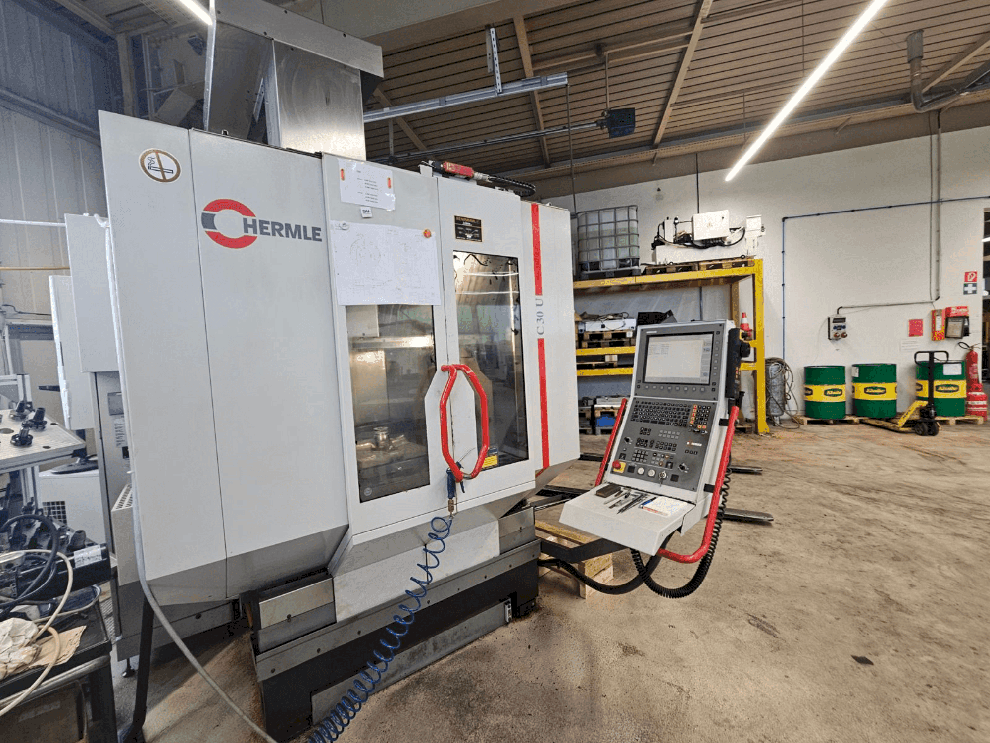 Vista frontal de la máquina HERMLE C 30 U