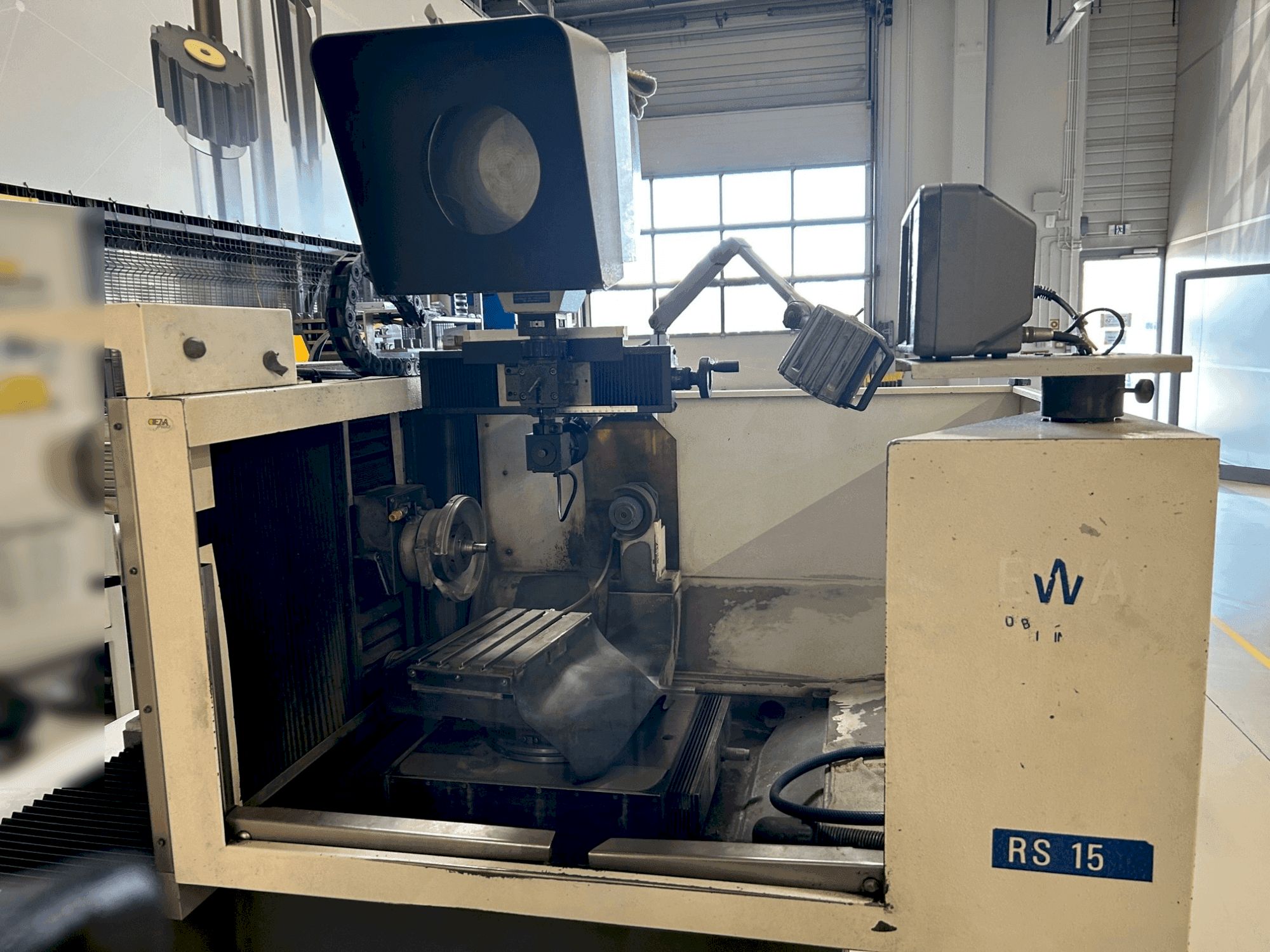 Vista frontal de la máquina EWAG RS 15