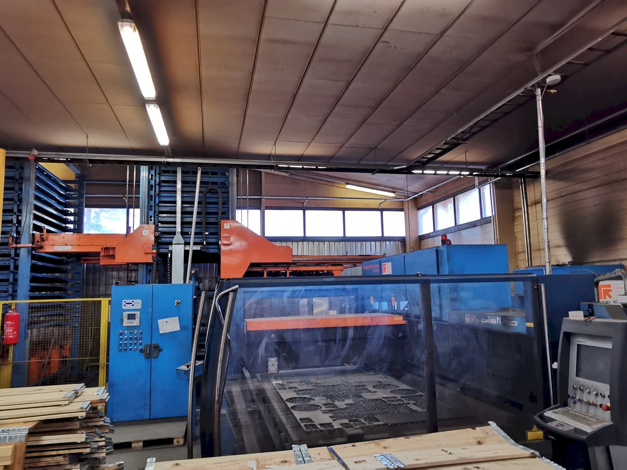 Vista frontal de la máquina Prima Industrie Platino 1530