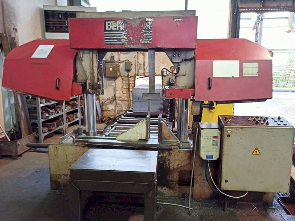 Vista frontal de la máquina Behringer HBP 530