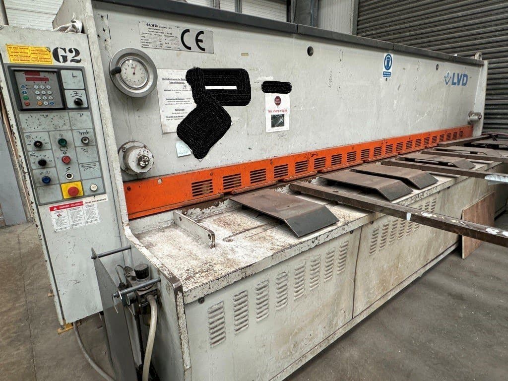 Vista frontal de la máquina LVD HST-C 40/6