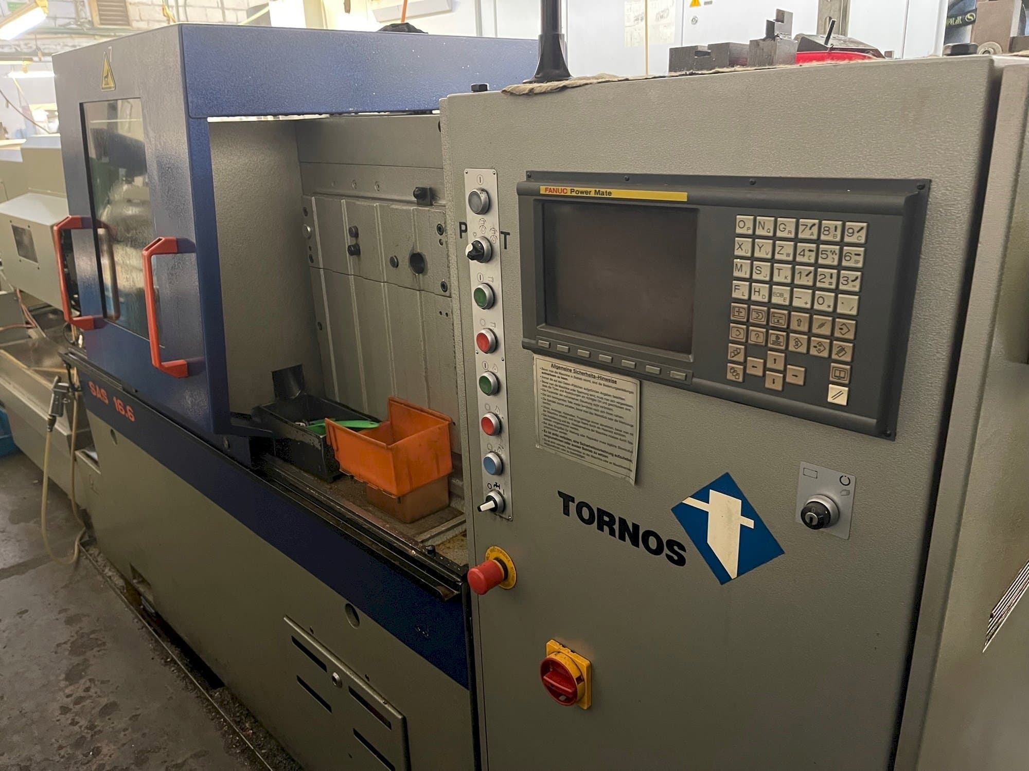 Vista frontal de la máquina TORNOS SAS 16.6