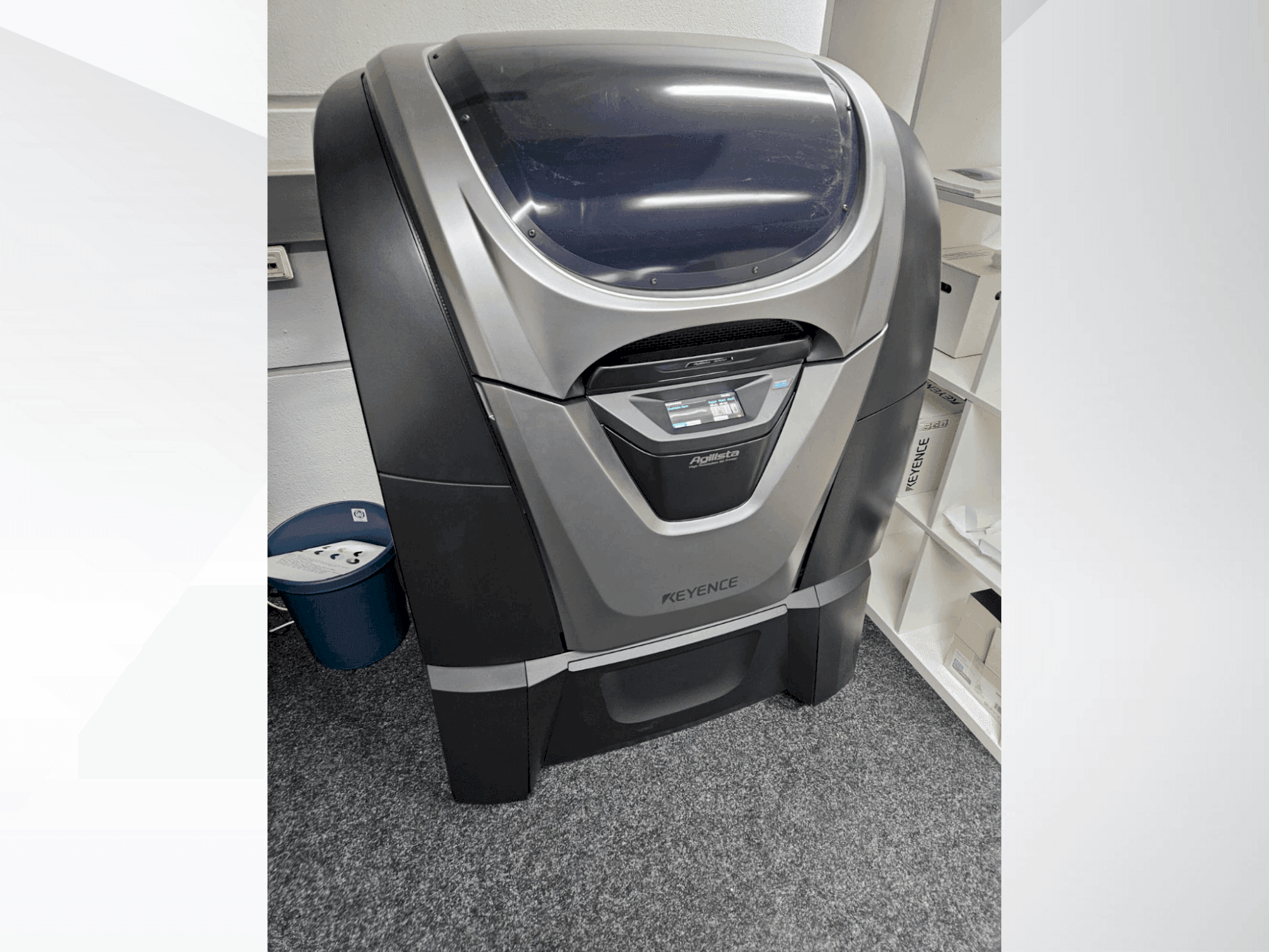 Vista frontal de la máquina KEYENCE Agilista 3200 W