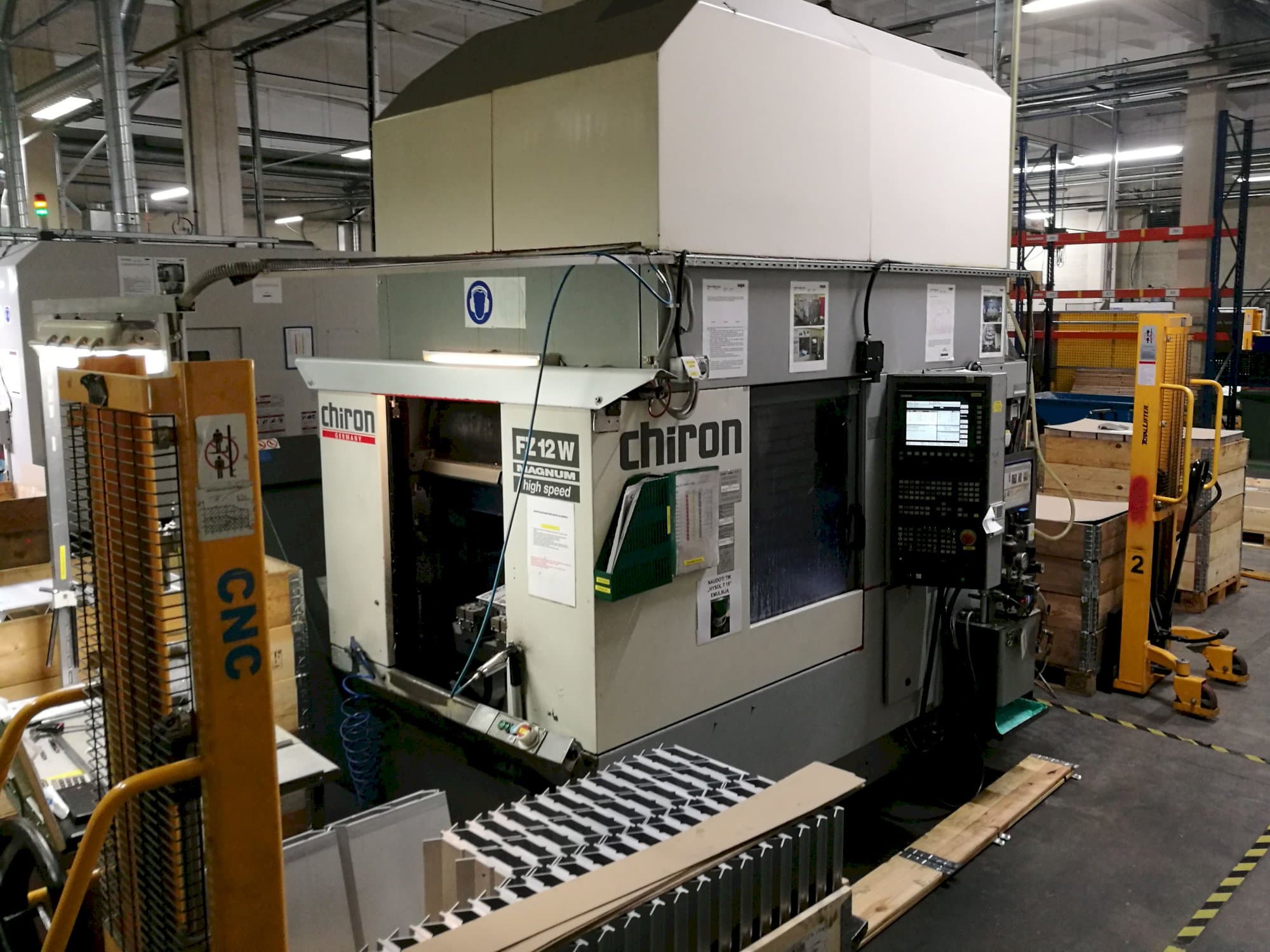 Vista izquierda de la máquina Chiron FZ 12 W