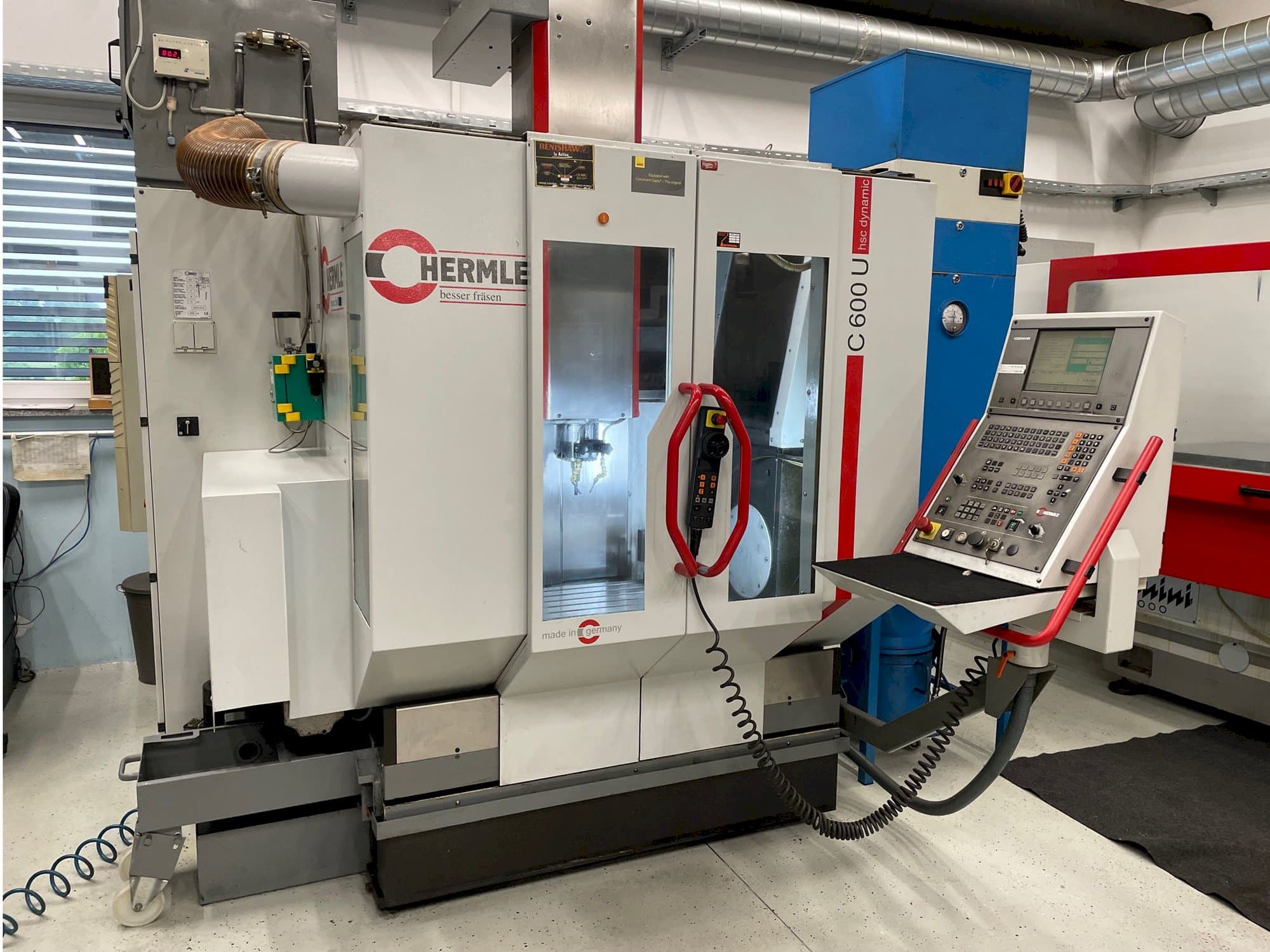 Vista frontal de la máquina HERMLE C600U