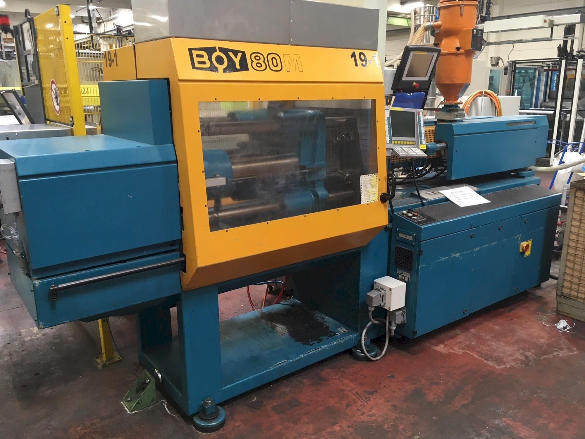 Vista frontal de la máquina Dr. Boy 80M