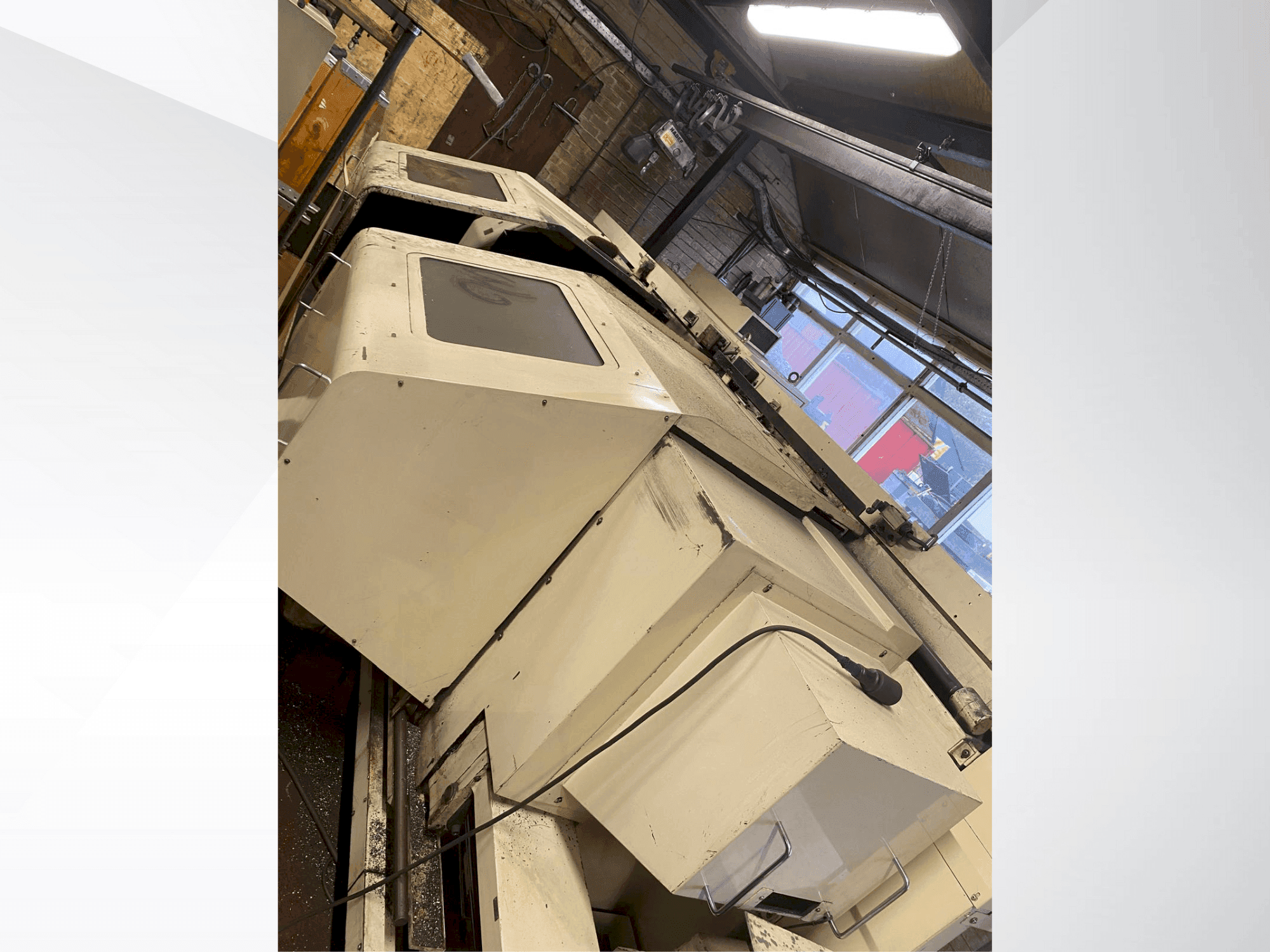 Vista frontal de la máquina Okuma LH35-N