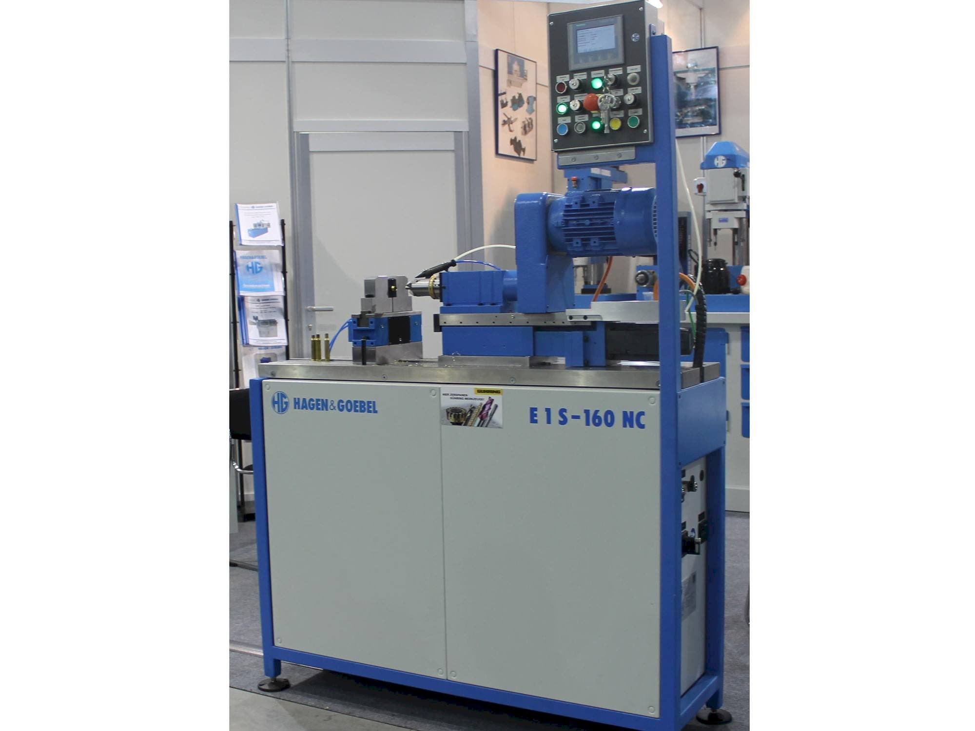 Vista frontal de la máquina HAGEN&GOEBEL E 1 S – 160 NC