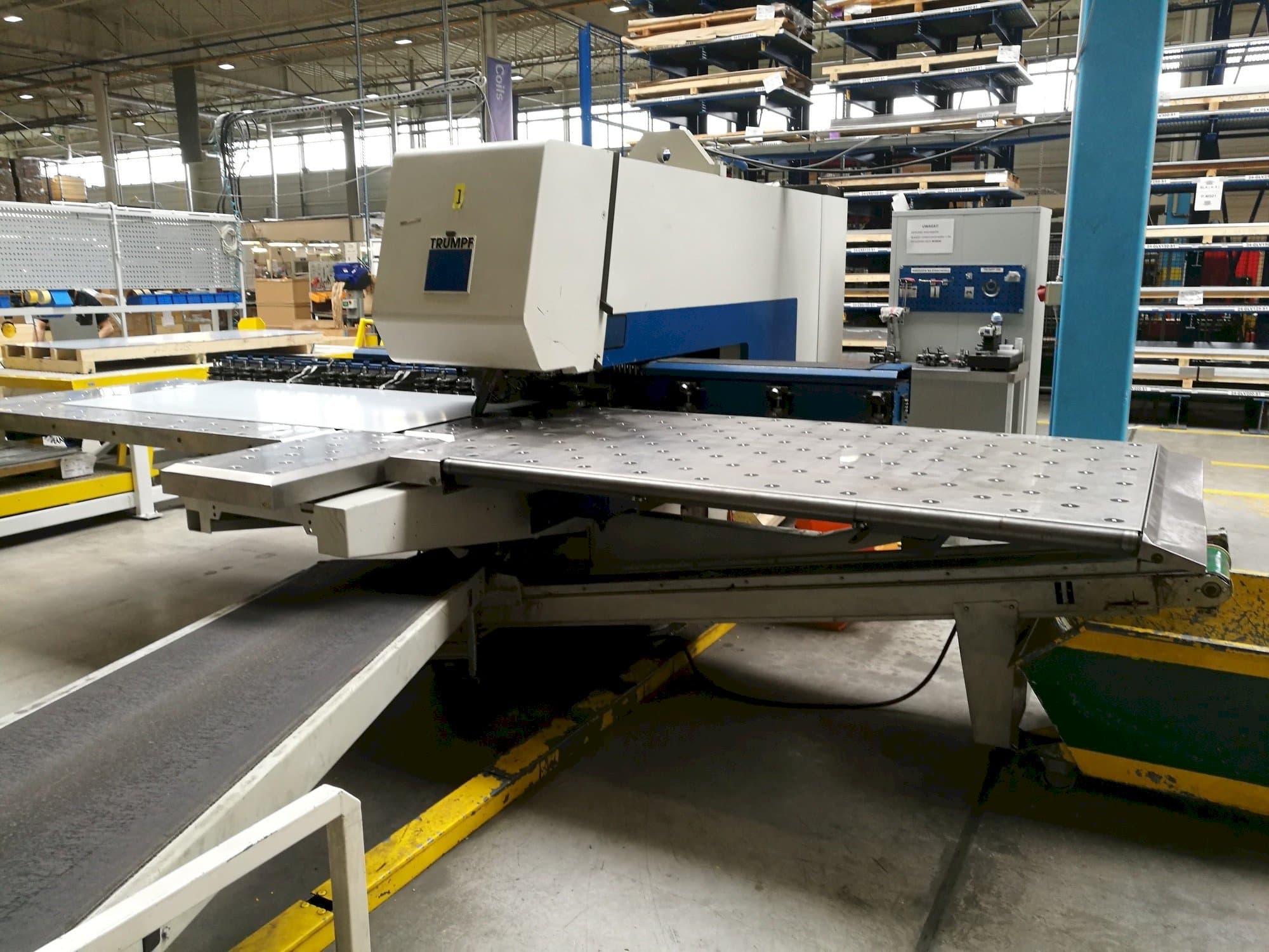 Vista frontal de la máquina Trumpf Trumatic 500