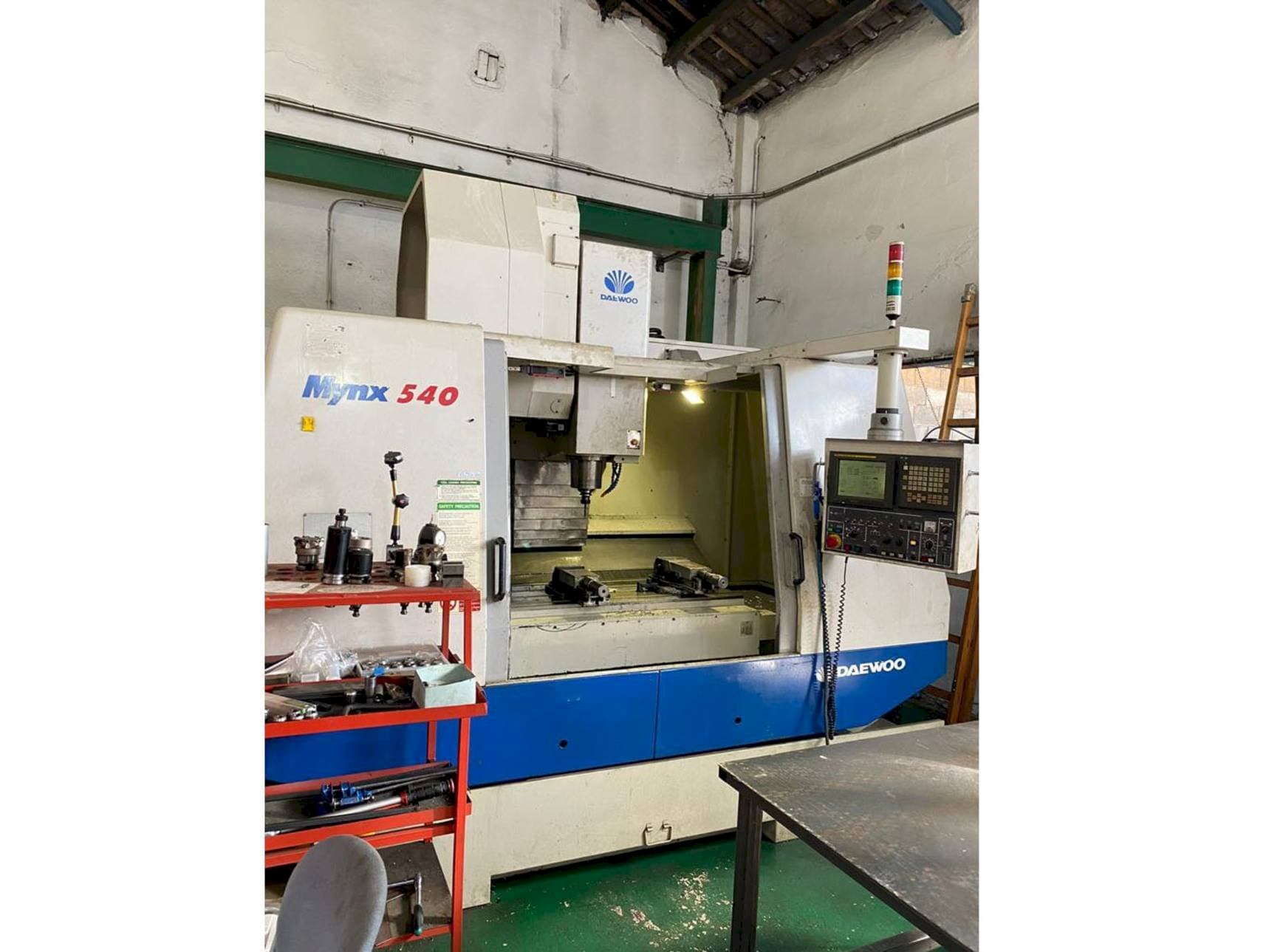 Vista frontal de la máquina DAEWOO Mynx 540