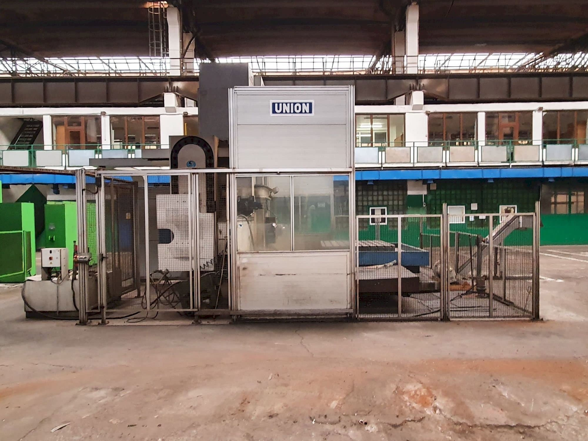 Vista frontal de la máquina Union TC130/1 -iTNC530