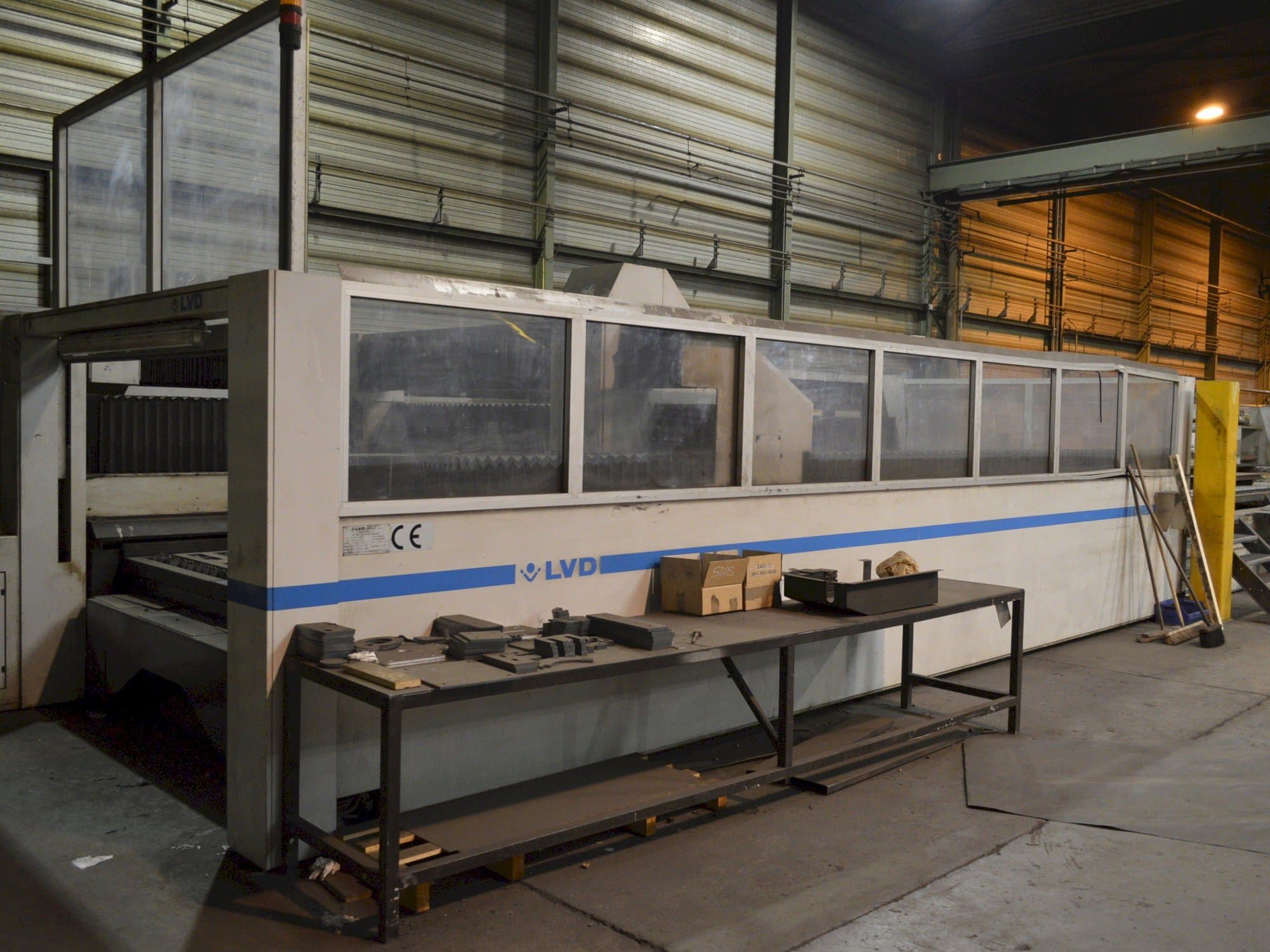 Vista frontal de la máquina LVD IMPULS 6020