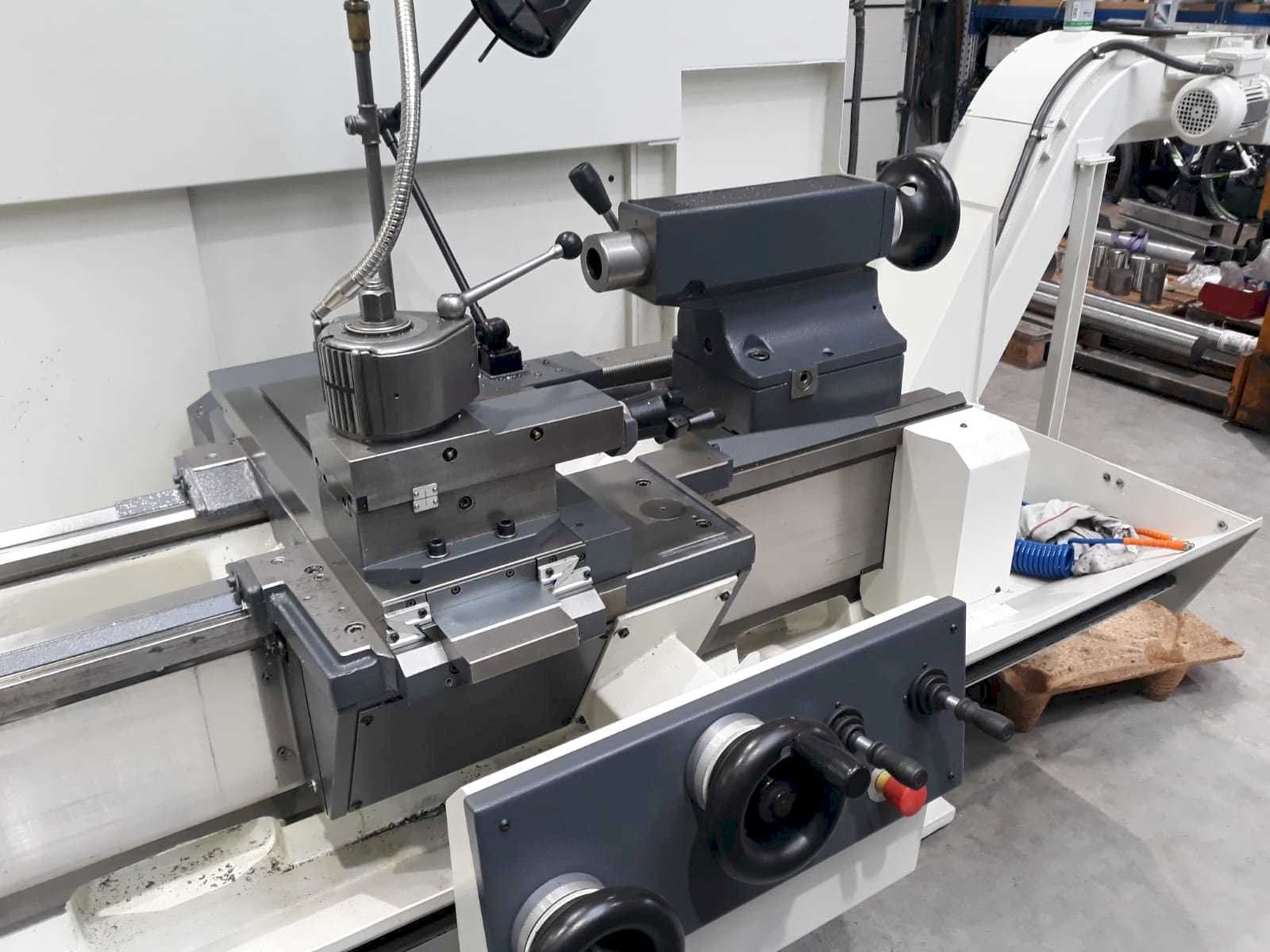 Vista frontal de la máquina BOEHRINGER DUS 560