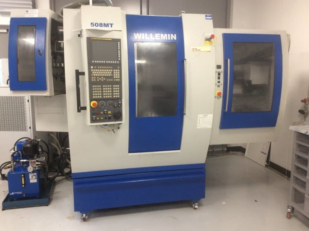 Vista frontal de la máquina Willemin W 508MT