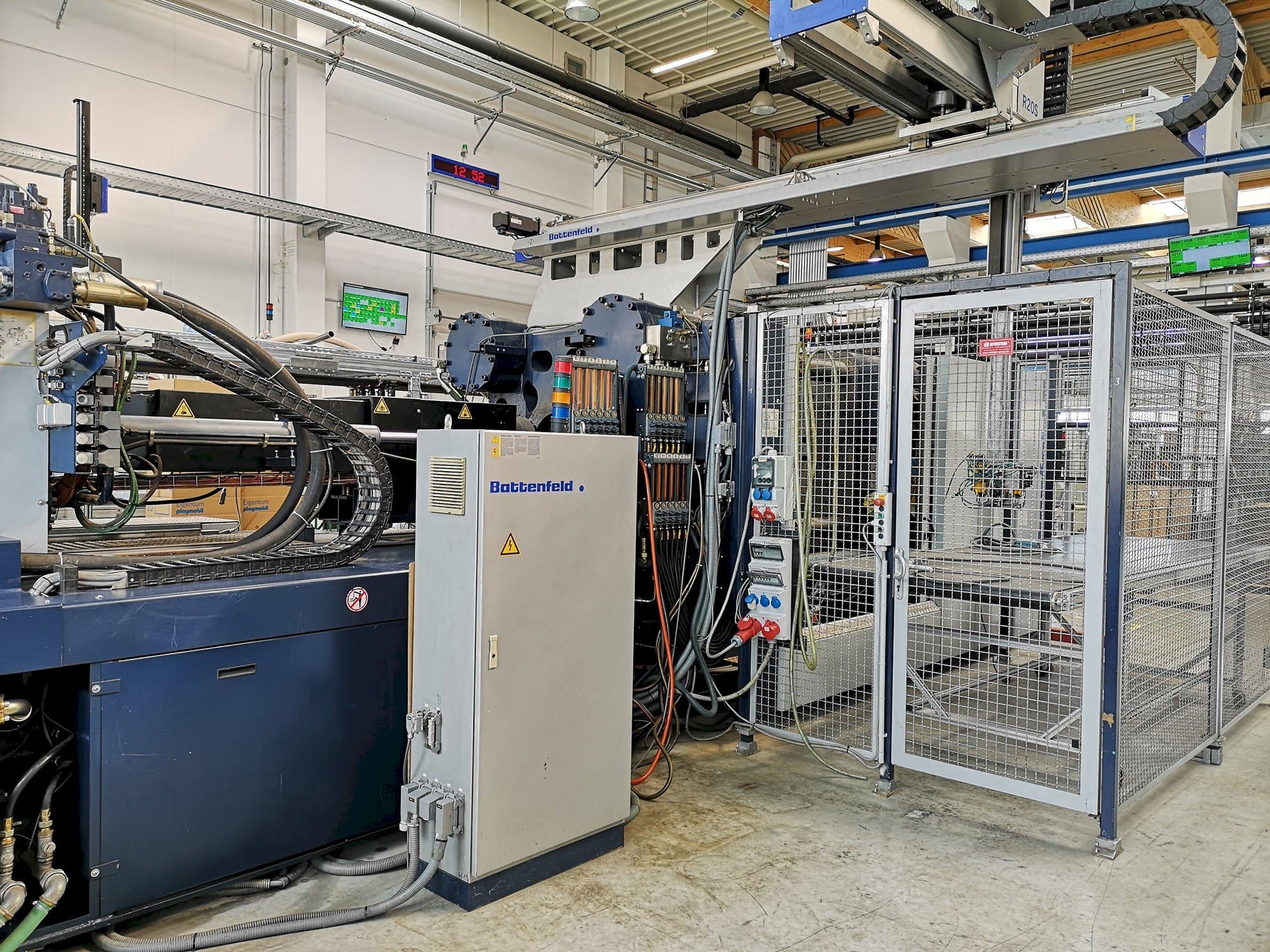 Vista frontal de la máquina Battenfeld HM 8000 2P - 7700