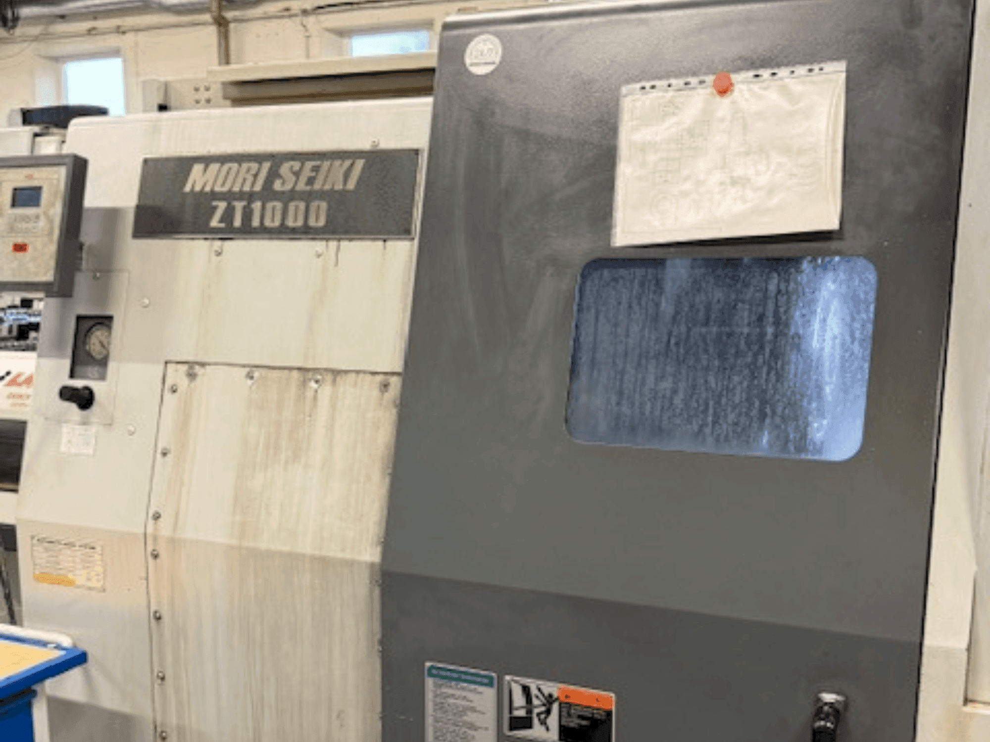 Vista frontal de la máquina MORI SEIKI ZT1000Y