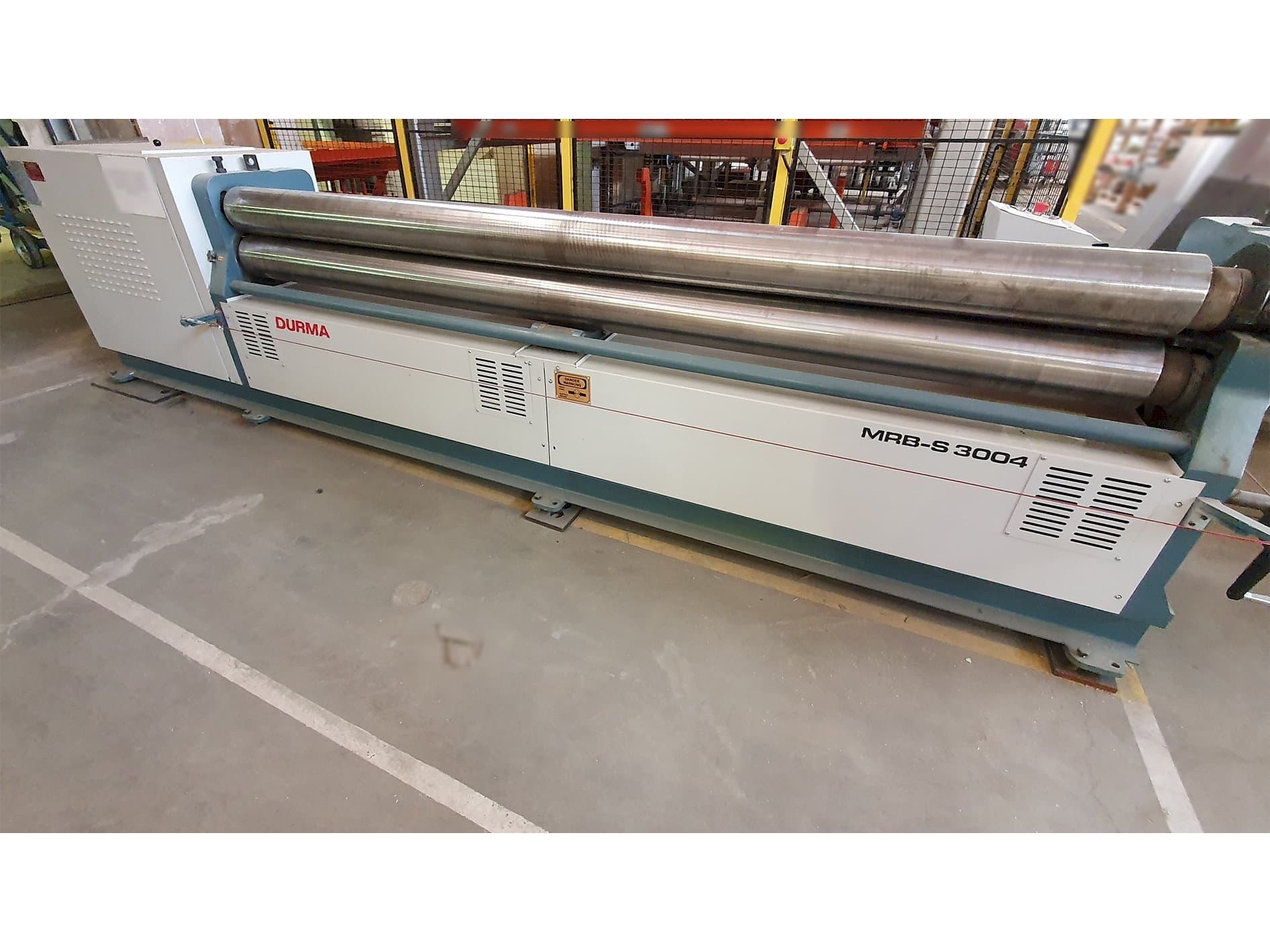 Vista frontal de la máquina Durma MRB S 3004