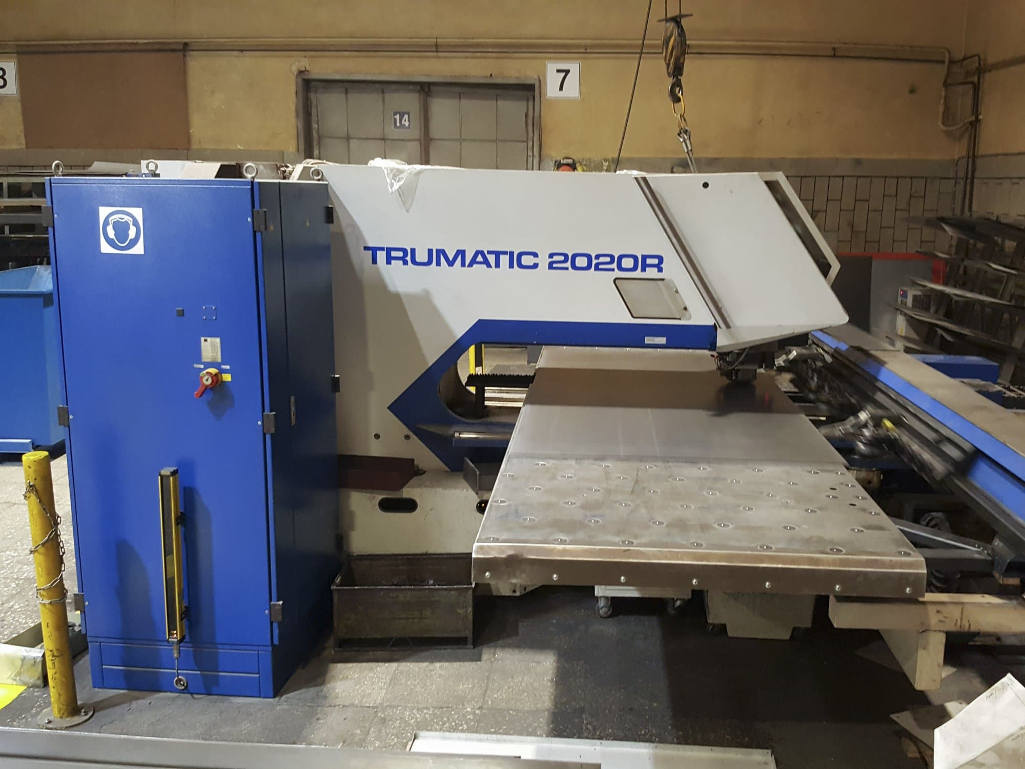 Vista frontal de la máquina Trumpf Trumatic 2020R