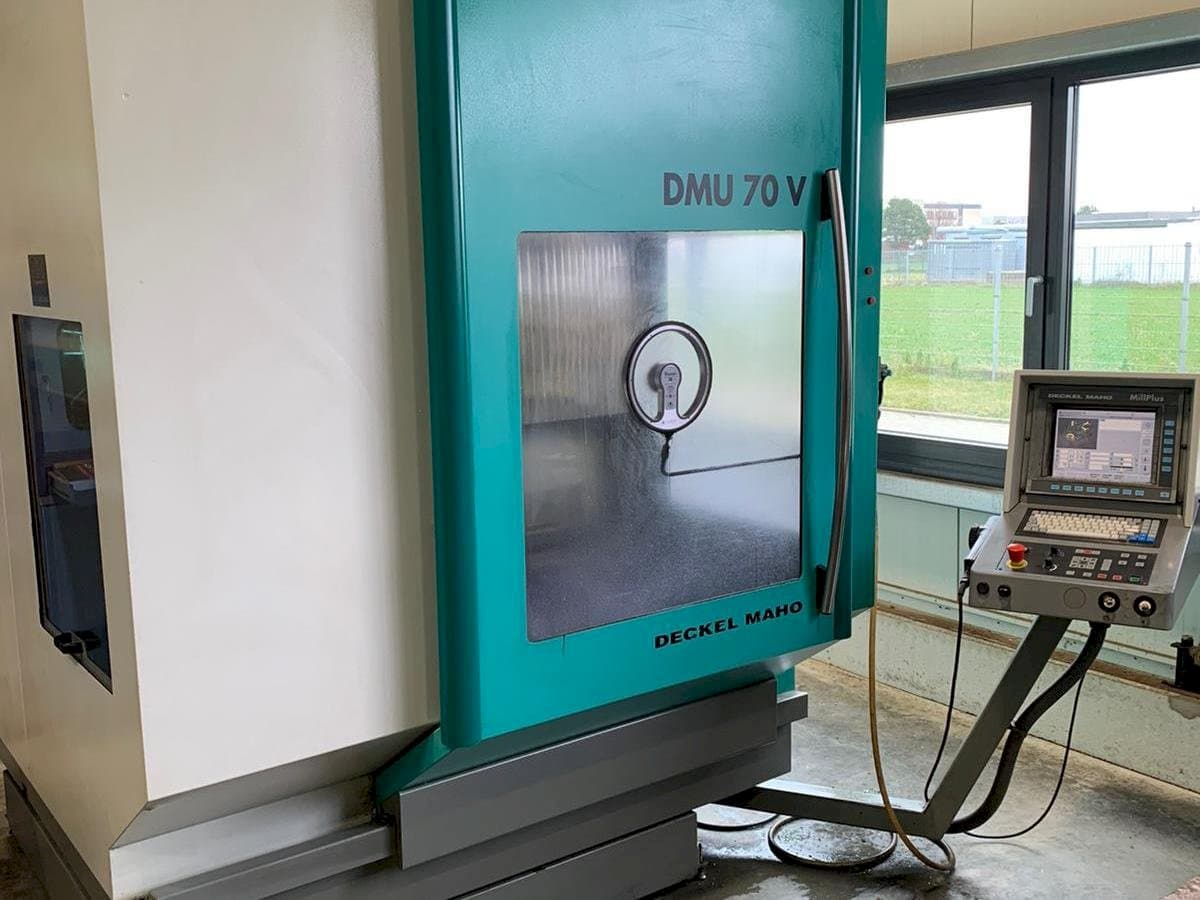 Vista frontal de la máquina DECKEL MAHO DMU 70V