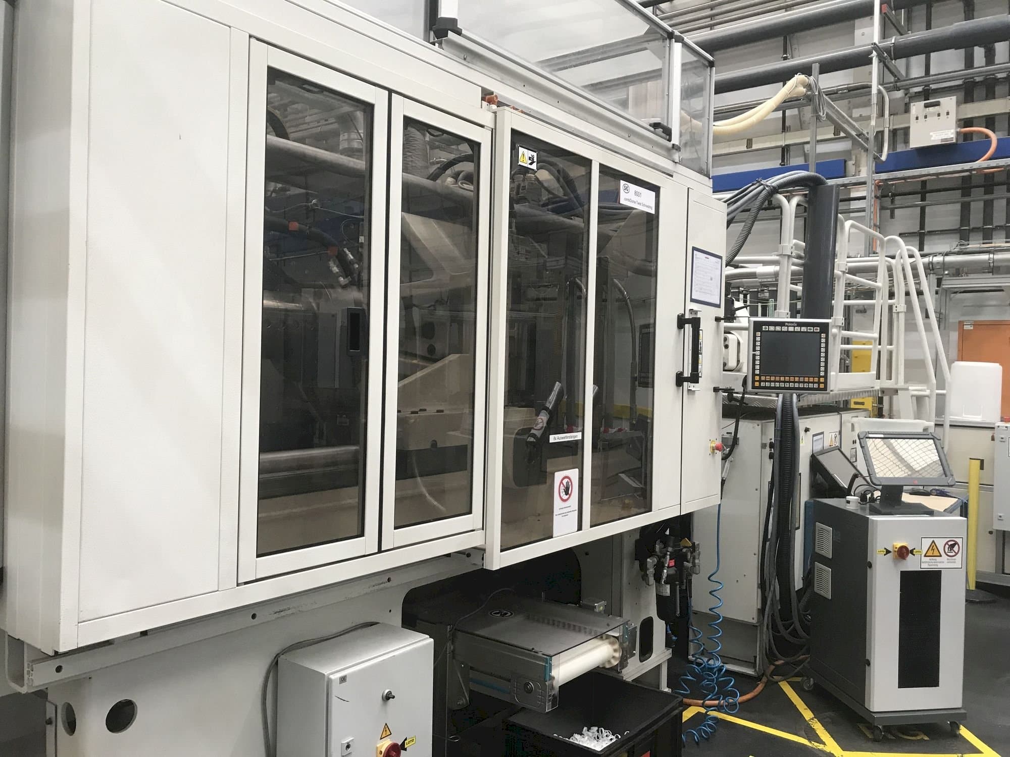 Vista frontal de la máquina Husky H300 RS 45/38