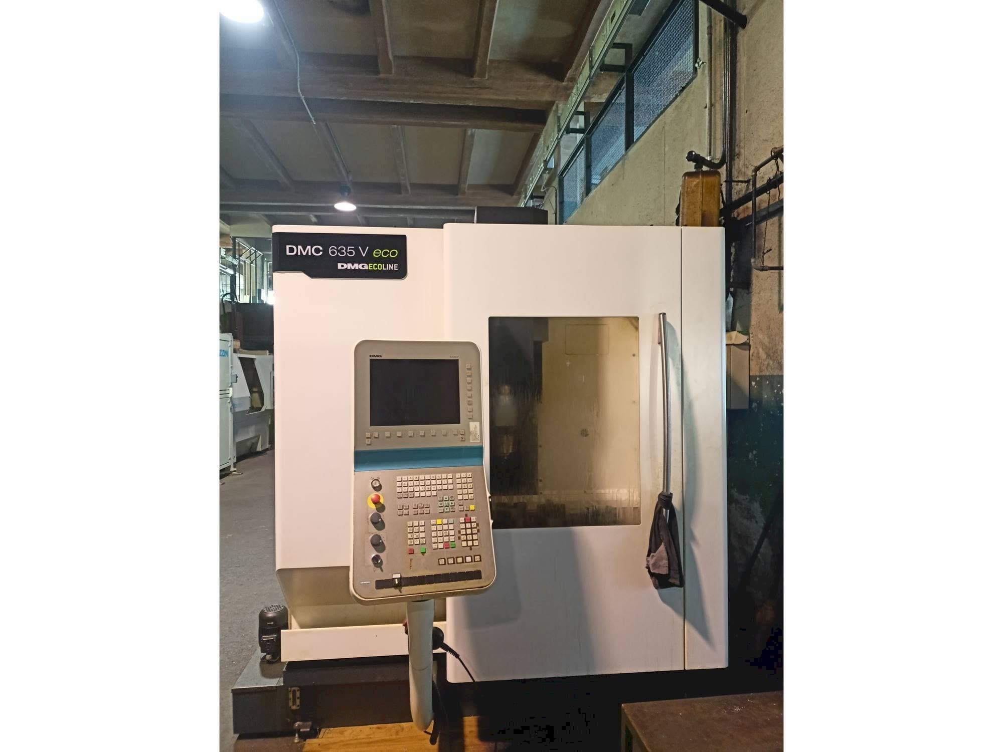 Vista frontal de la máquina DMG DMC 635V Ecoline