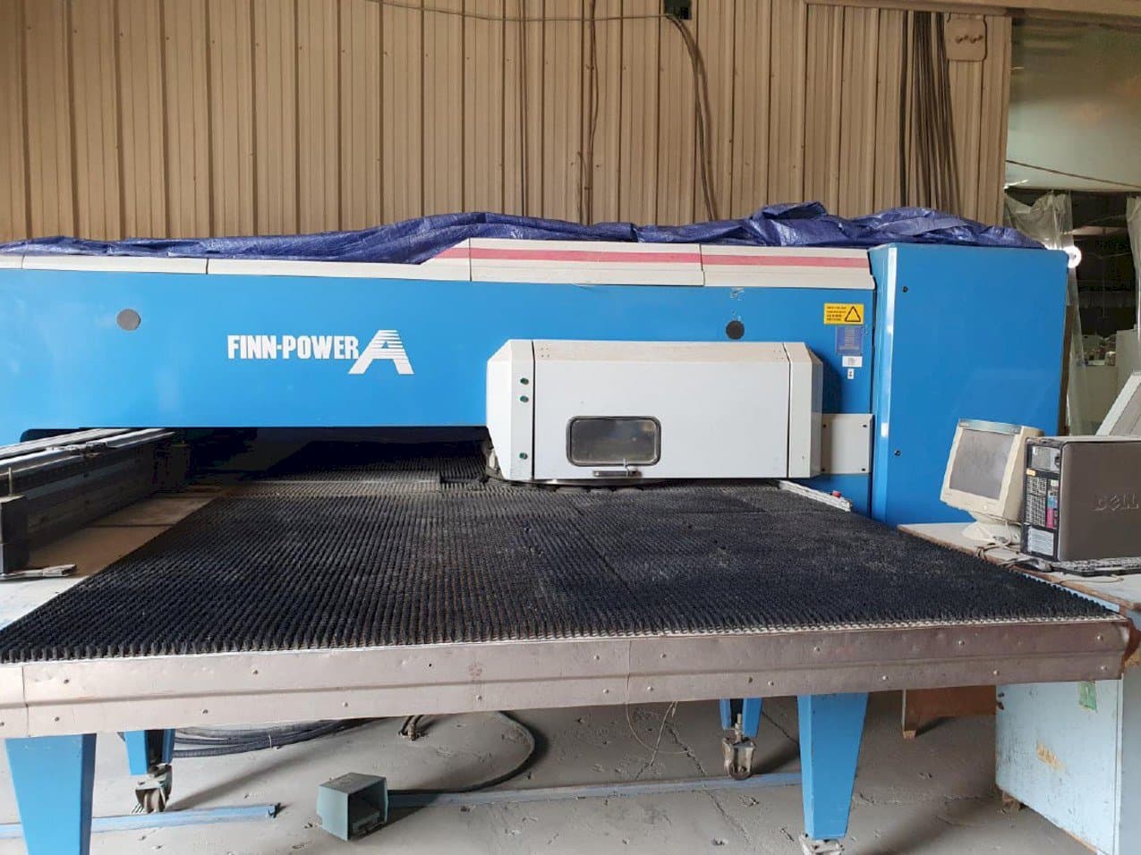 Vista frontal de la máquina Finn-Power A5-5 FB