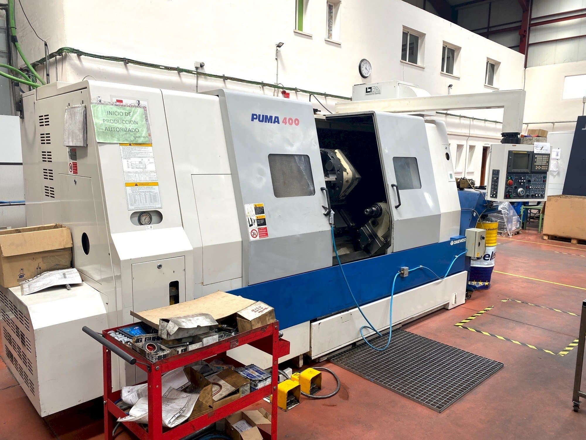 Vista frontal de la máquina DAEWOO PUMA 400