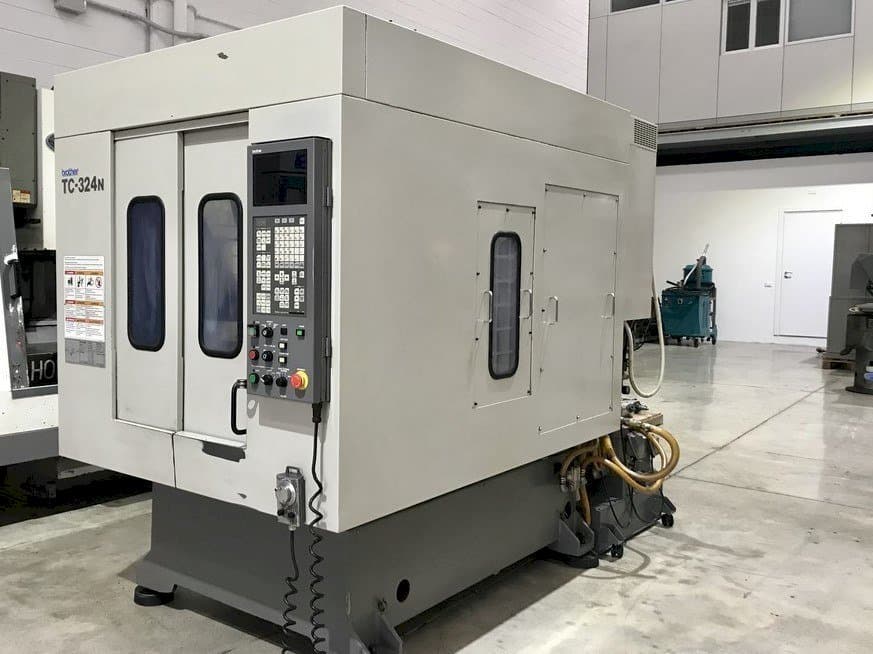 Vista frontal de la máquina Brother TC 324N