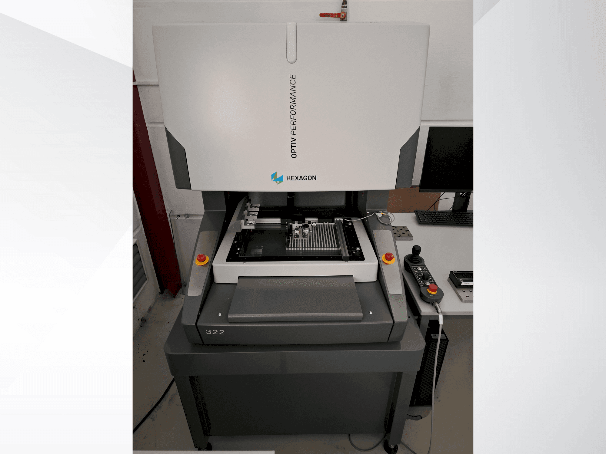 Vista frontal de la máquina Hexagon Optiv Performance 322