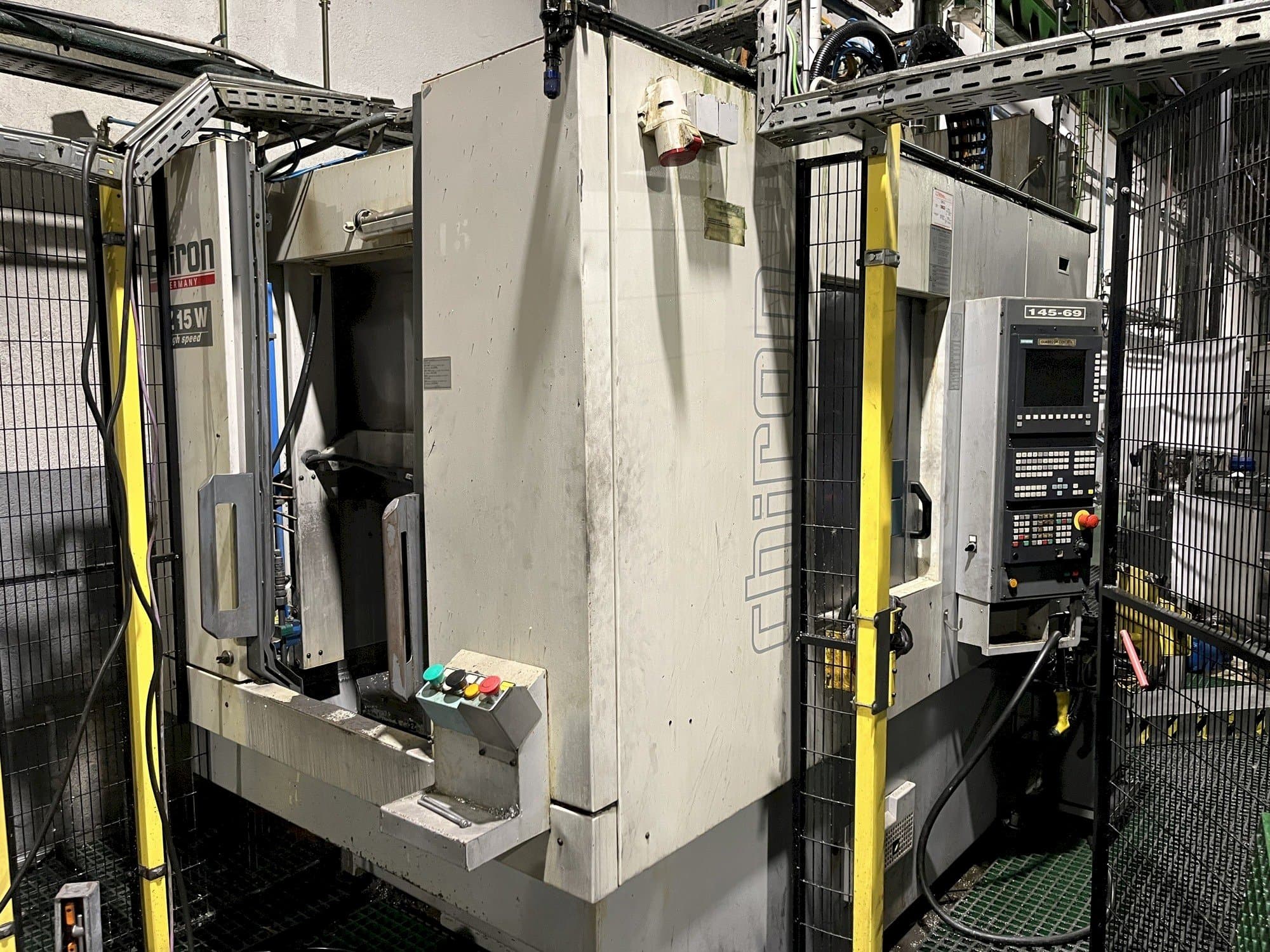 Vista frontal de la máquina CHIRON FZ15W