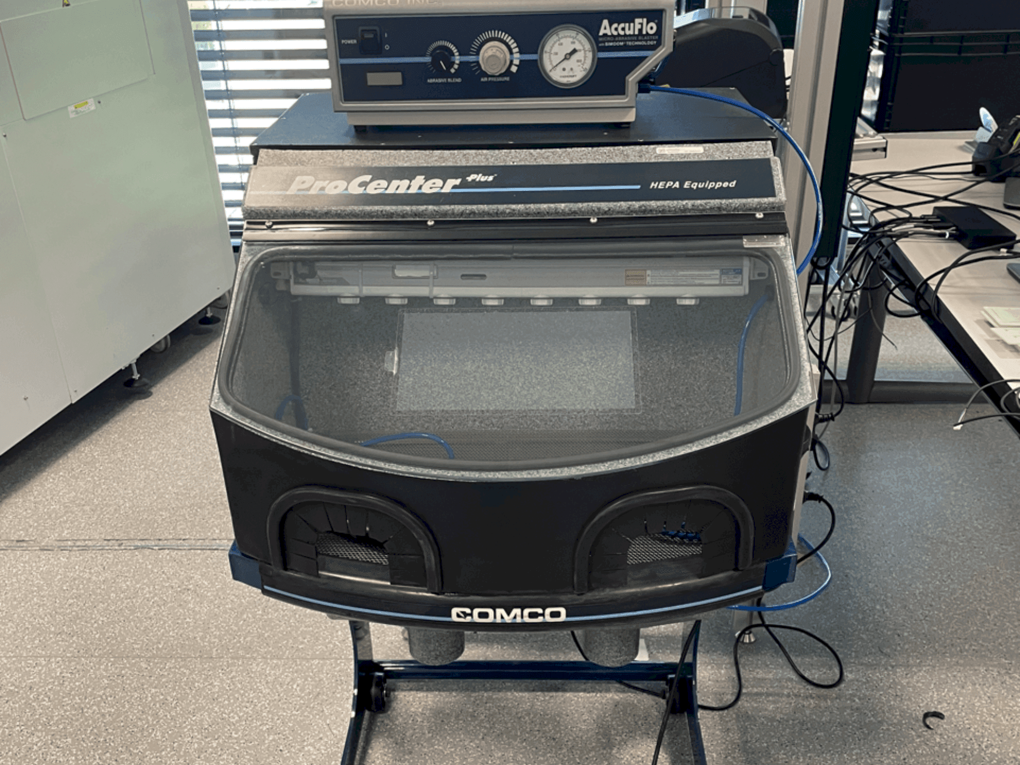 Vista frontal de la máquina COMCO CTR201-2