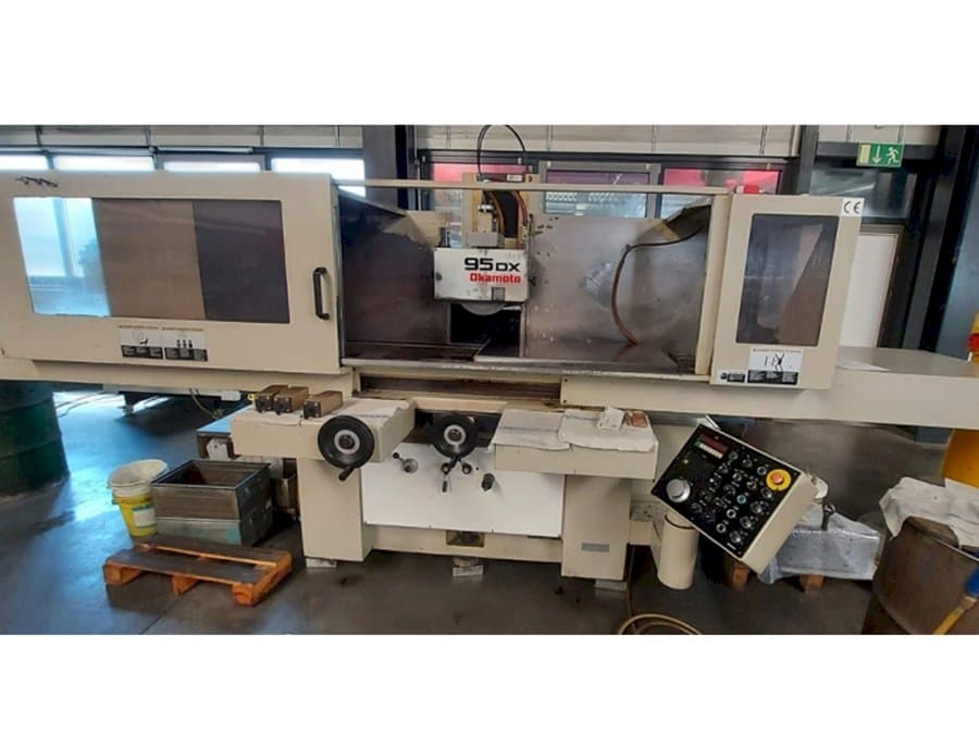 Vista frontal de la máquina OKAMOTO 95DX