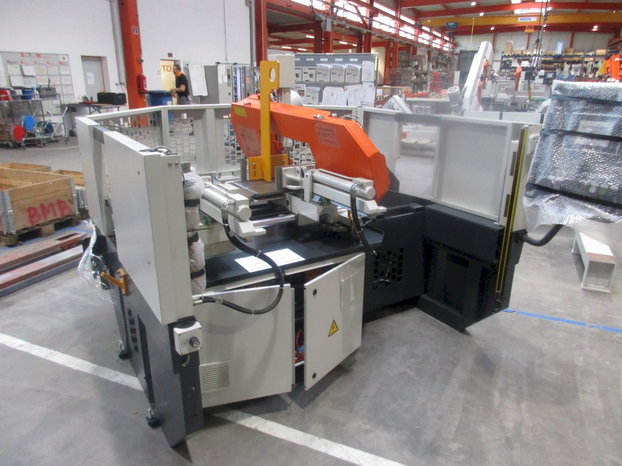 Vista frontal de la máquina KASTO micut A 2.6