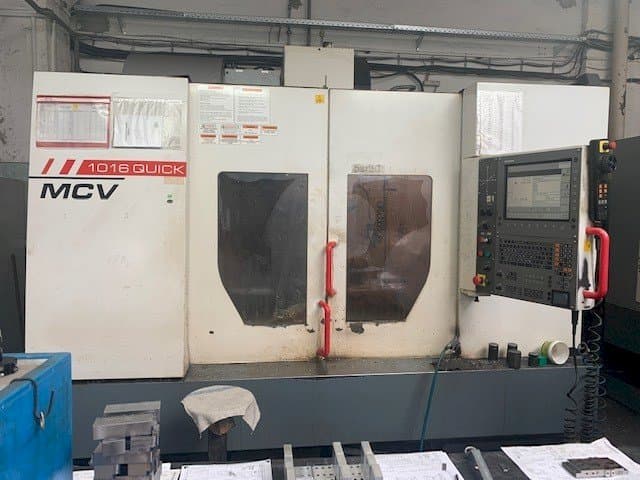 Vista frontal de la máquina KOVOSVIT MAS MCV 1016 Quick