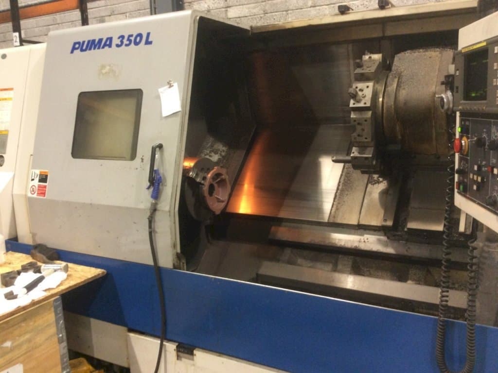 Vista frontal de la máquina DAEWOO Puma 350LB